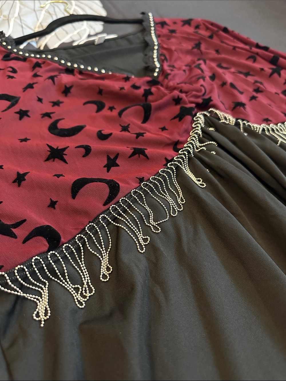 EUC Boho Moon & Star V-Neck Tunic in Burgundy and Black Sz 2X ⭐️ 🌙 ⭐️ - Picture 9 of 11